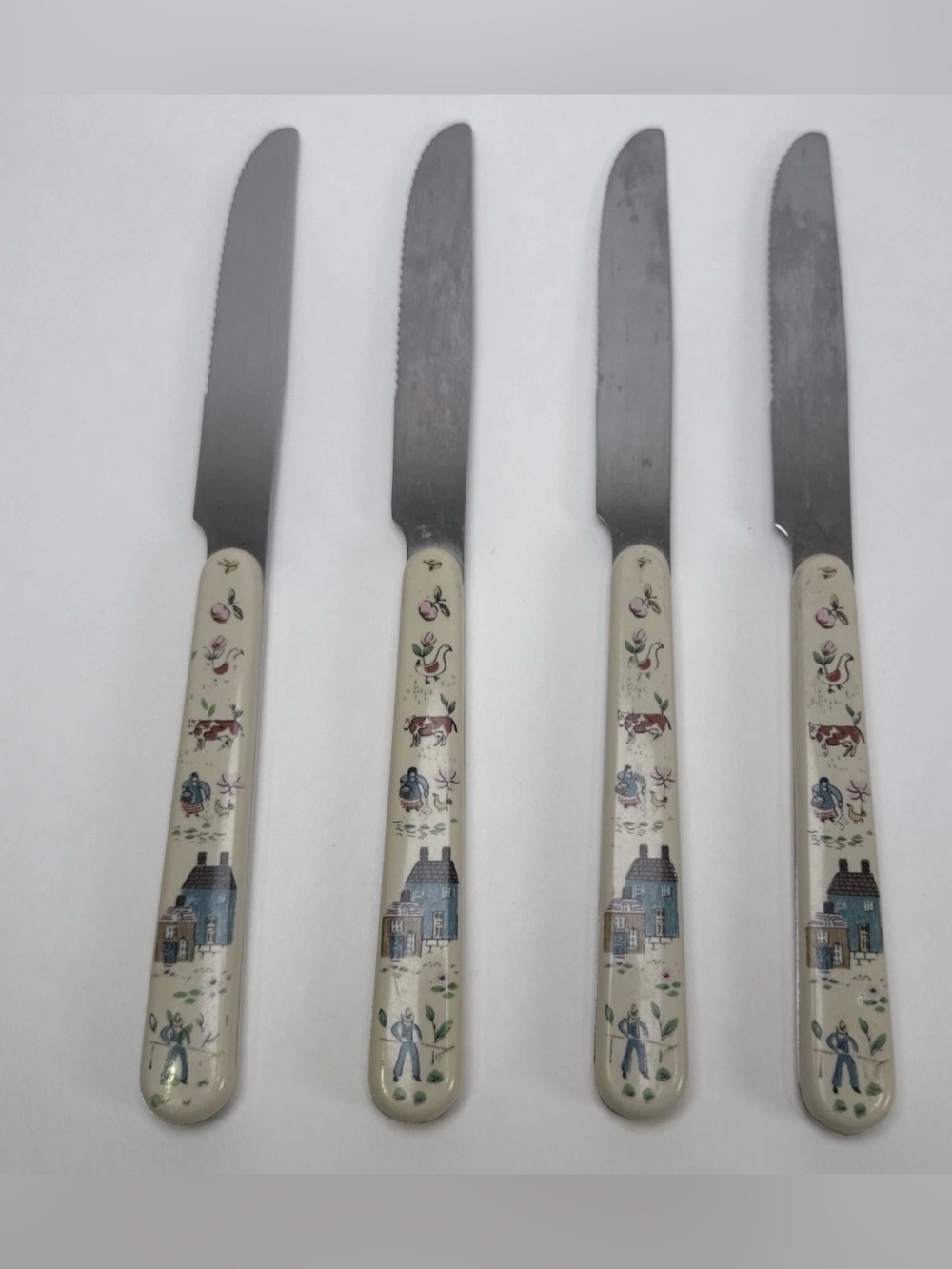 VTG Heartland International 4 Dinner Knives Stainless Farm House Cottage TAIWAN